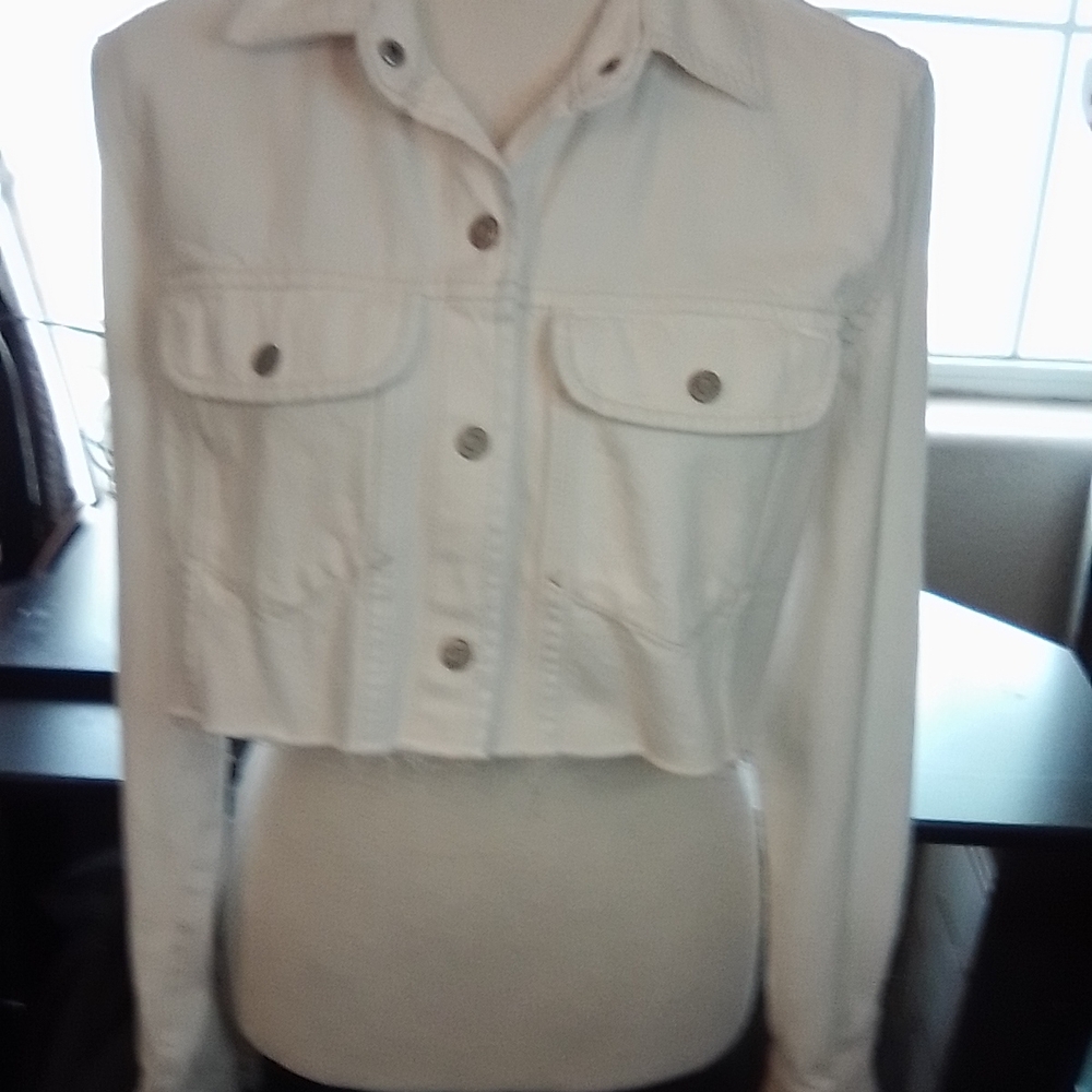 ZARA White Cropped Jacket with Snaps, Size Small